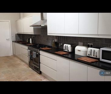 1 bedroom in a house share to rent - Photo 4