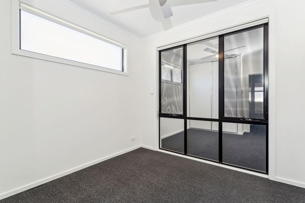 Ideal Location - Premium Lifestyle - Modern 2 Bedroom Townhouse &excl; - Photo 1