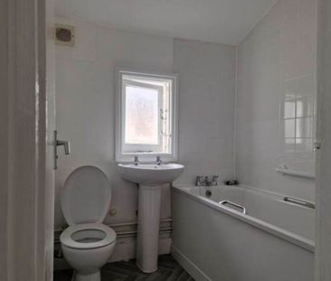 2 Bed Flat, East Dulwich Grove, SE22 - Photo 3