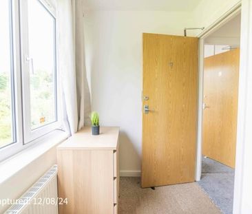 Room 7, 50 Eastfield Crescent - Photo 2