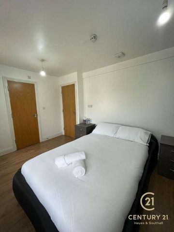 High Street, Harlington, UB3 - Photo 5