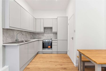 A recently refurbished two bedroom garden flat in the heart of the Nightingale Triangle. - Photo 5