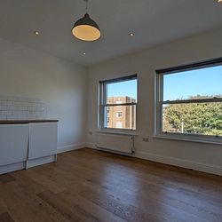 Trinity Crescent, Folkestone, CT20 2ES, Kent - Photo 2