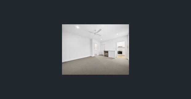 SUN-FILLED STUDIO IN AN UNBEATABLE HARBOURSIDE LOCATION - Photo 1