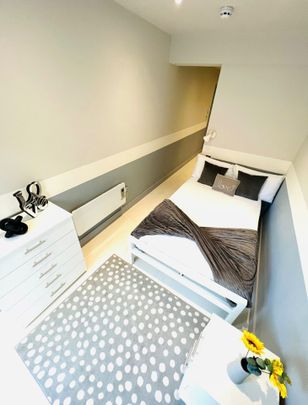 Room in a Shared House, Conway Gardens, CR4 - Photo 1