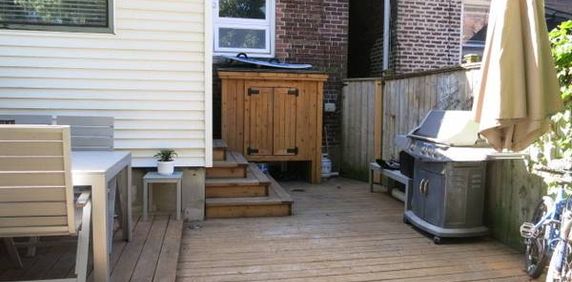 Leslieville -2 br Main flr/bsmt,backyard,laundry,pet friendly - Photo 2