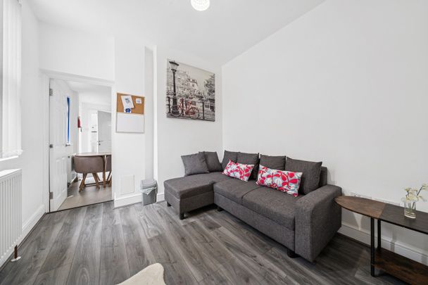 6 Bed Detached House, Belle Vue Road, BS5 - Photo 1