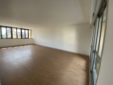 A LOUER - Jacobins - Appartement haut de gamme de 100.27 m² avec balcon, parking et cave. - Photo 3