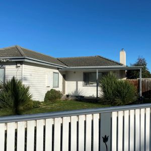 Ideal Location – 3 Bedroom Home!! - Photo 3
