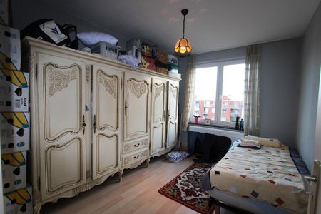 RUIM APPARTEMENT MET AUTOSTAANPLAATS - Foto 4