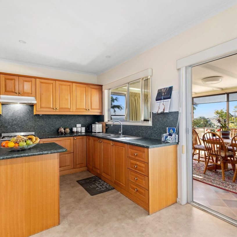 3 Bedroom Family Home with Views! - Photo 1