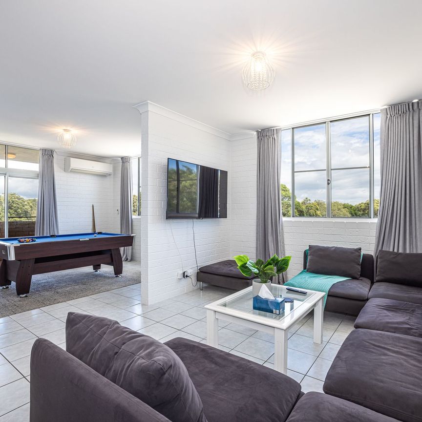 FURNISHED THREE BEDROOM APARTMENT WITH EXCLUSIVE USE ROOFTOP - Photo 1