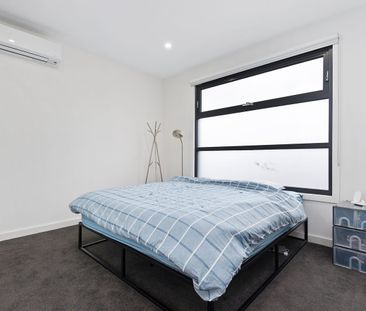 STUNNING TOWNHOUSE - Photo 1