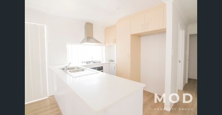 DUAL LIVING TOWNHOUSE - Photo 3