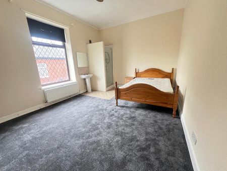 5 bedroom house of multiple occupation to rent - Photo 2