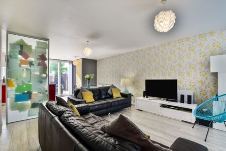 3 bedroom semi-detached to rent Lloyd Wright Avenue, Manchester, M11 - Photo 4