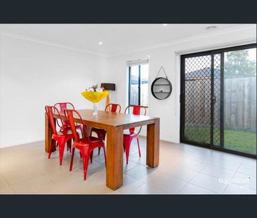 Modern & Charming Family Home! - Photo 4