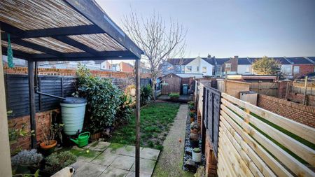 2 bedroom terraced house to rent - Photo 5