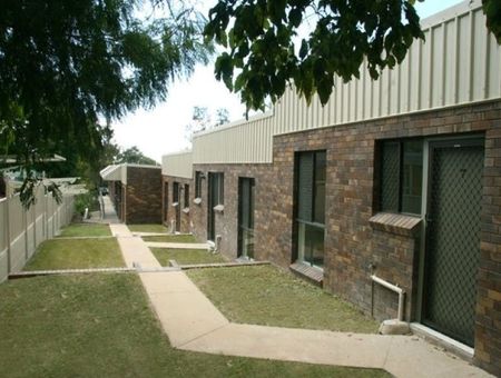 NEAT AND TIDY 2 BEDROOM UNIT AVAILABLE NOW! - Photo 3