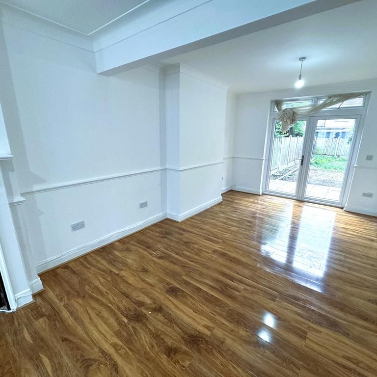3 bedroom terraced house to rent - Photo 1