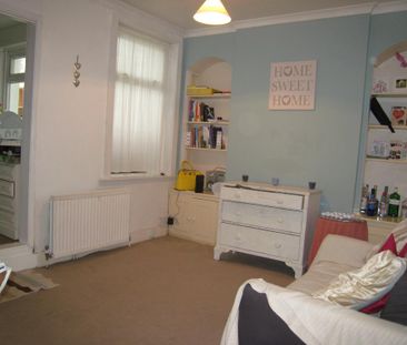 3 bedroom terraced house to rent - Photo 2