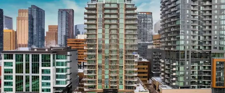 Large 1B 1.5B SUNNY UNIT in one of the best locations in the Beltline. | 530 12 Ave SW, Calgary - Photo 1