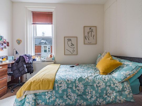 6 bedroom terraced house to rent - Photo 1