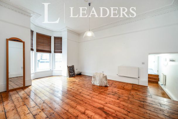 2 bedroom apartment to rent Osborne Road, Southsea, Hampshire, PO5 - Photo 1