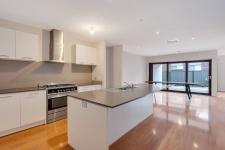 Modern & Cosy Family Home! - Photo 5