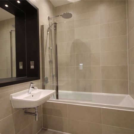 Impressive one bedroom apartment on the fourth floor of this historic popular development. - Photo 4