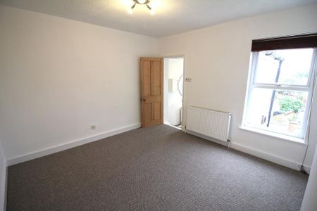 2 bedroom terraced house to rent - Photo 3