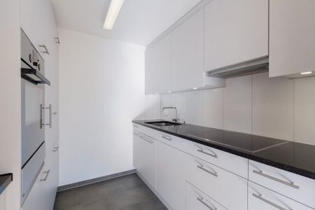 sunny residential neighborhood in a child-friendly environment - Photo 4