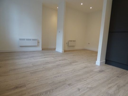 Flat 5, 10a The Rock - Photo 1