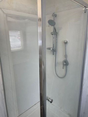 Modern Inner-City Living – Stylish 3-Bedroom Apart - Photo 2