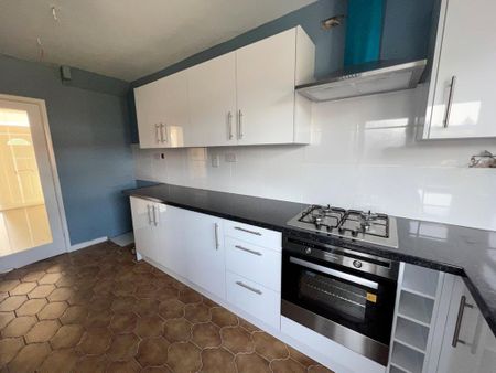 3 bedroom end of terrace house to rent - Photo 4