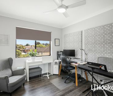 Huge 3 Bedroom Apartment - Fantastic Location! - Photo 2