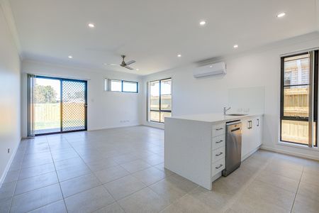 1/78 Mercy Street, Park Ridge QLD 4125 - House For Rent | Domain - Photo 4