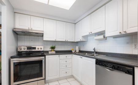 For Lease - 135 Hillcrest Avenue Unit# 1805, Mississauga, Ontario - Photo 5