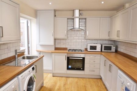 6 Bed Semi-Detached House, Chervil Close, M14 - Photo 5