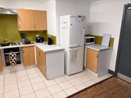 Deluxe En-suite Ground Floor (wet room) - Photo 2