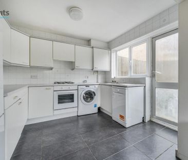 6 bedroom detached house to rent - Photo 2