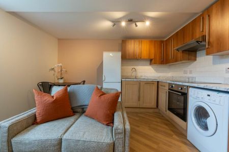 Jesmond Road, Newcastle Upon Tyne - Photo 2