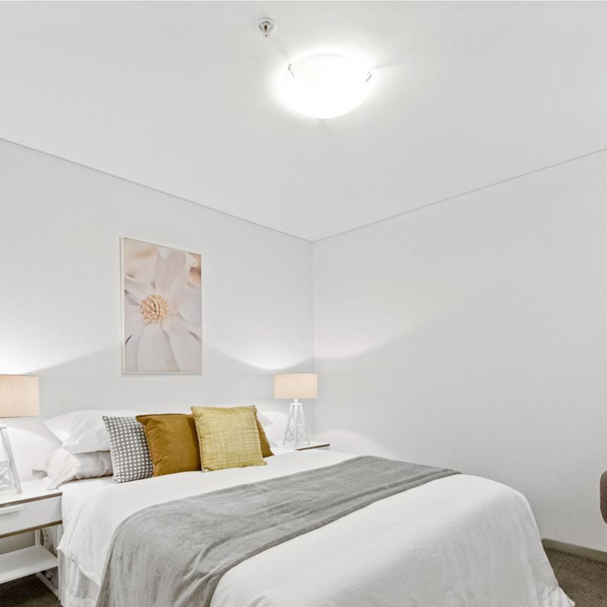 LOCATION! 2 BEDROOM APARTMENT - Photo 1