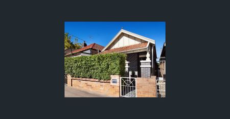 Two level modern home - Photo 2