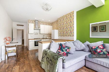 2 bedroom flat to rent - Photo 2