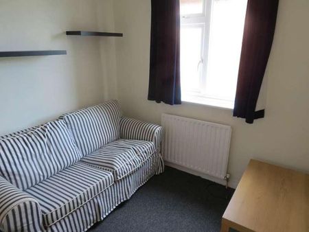 Bedroom First Floor Flat In Wallisdown, BH12 - Photo 3