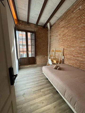 Travessera de Gràcia, Barcelona, Catalonia 08024 - Photo 2