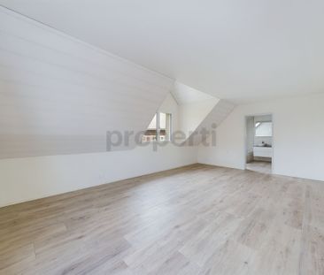 Generous 3.5-room attic apartment with fantastic lake and mountain ... - Photo 3