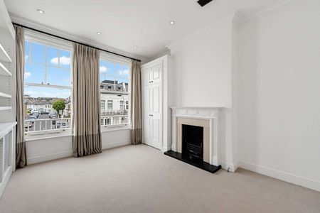 Spacious six bedroom family home with a south west facing garden close to Hurlingham Park. - Photo 5