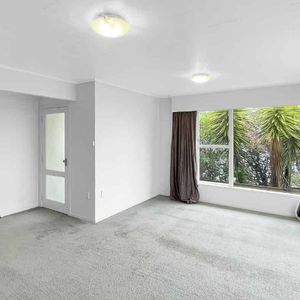 WELL PRESENTED IN KELSON - Photo 2